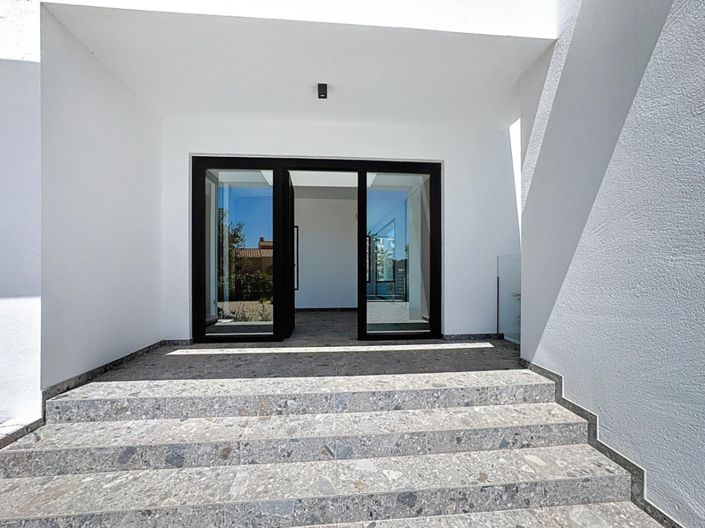 Image No.6-3 Bed Villa for sale