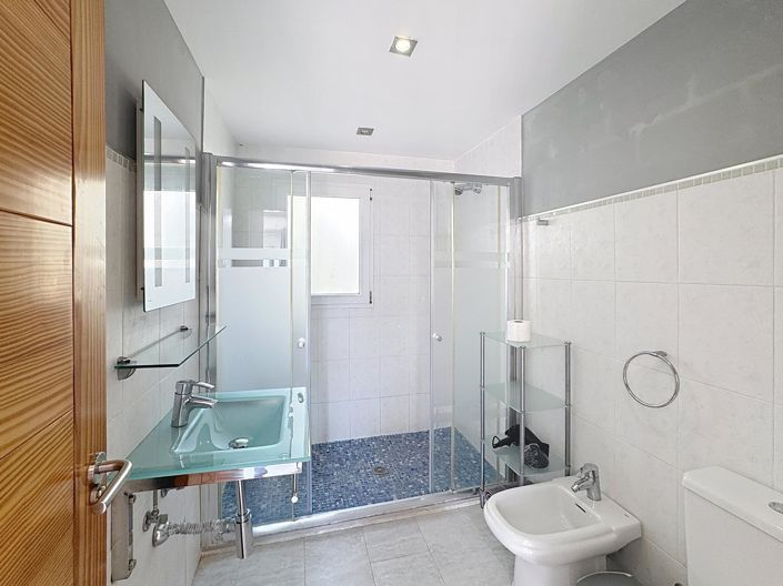 Image No.37-2 Bed Villa for sale