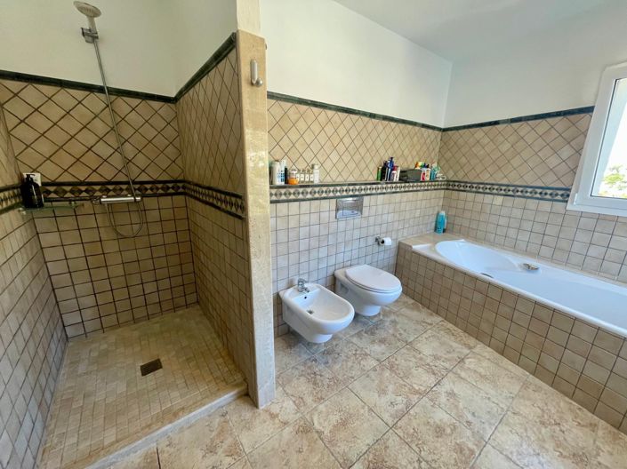 Image No.36-3 Bed Villa for sale