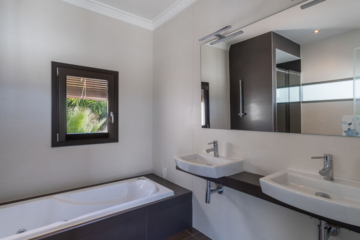 Image No.27-3 Bed Villa for sale