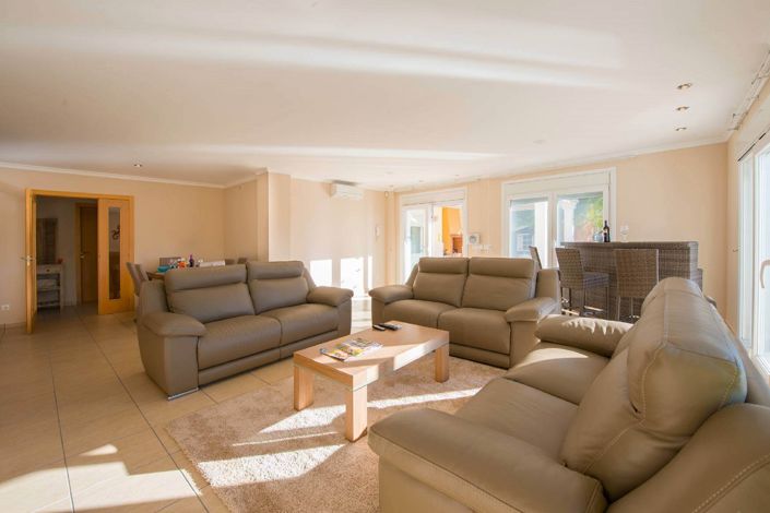 Image No.3-5 Bed Villa for sale