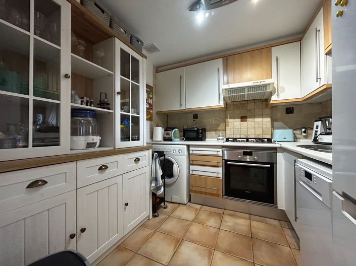 Image No.8-2 Bed Apartment for sale