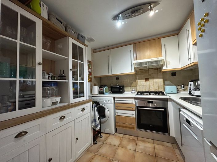 Image No.9-2 Bed Apartment for sale