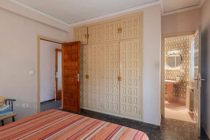 Image No.28-5 Bed Villa for sale