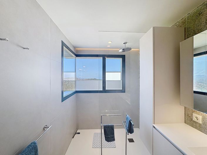 Image No.28-5 Bed Villa for sale