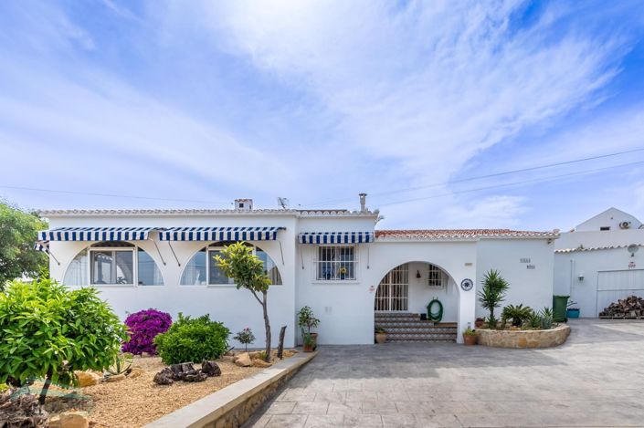 Image No.1-4 Bed Villa for sale