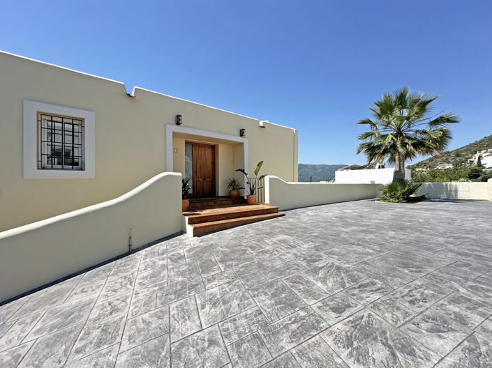 Image No.11-3 Bed Villa for sale