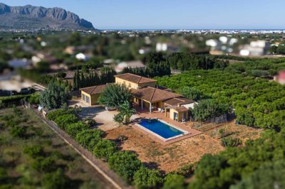 6 Bed Villa for sale
