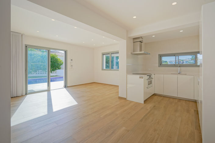 Image No.6-3 Bed Villa for sale