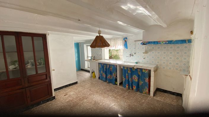 Image No.12-4 Bed Townhouse for sale