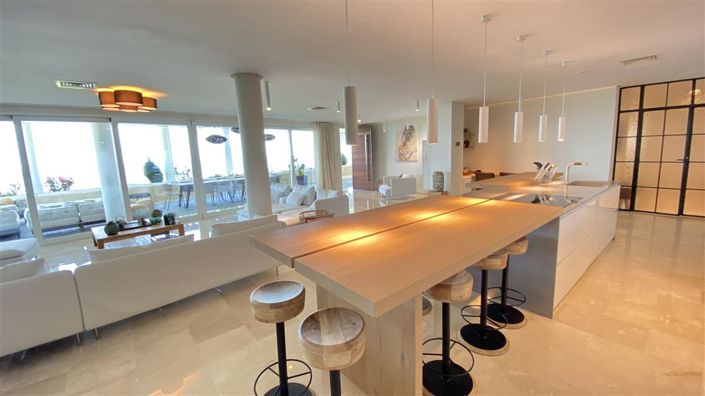 Image No.21-6 Bed Apartment for sale