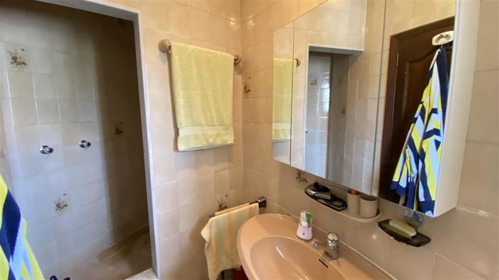 Image No.10-18 Bed Villa for sale