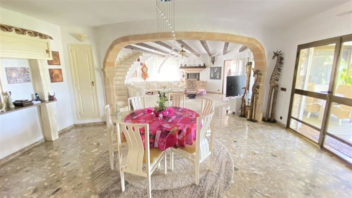 Image No.18-18 Bed Villa for sale