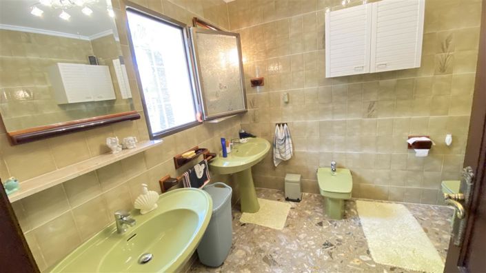 Image No.30-18 Bed Villa for sale