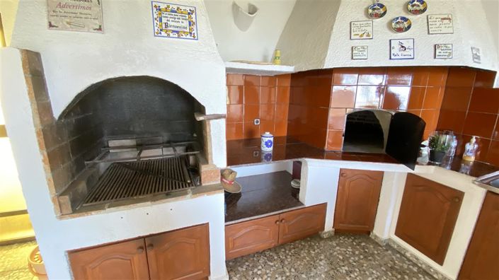 Image No.44-18 Bed Villa for sale