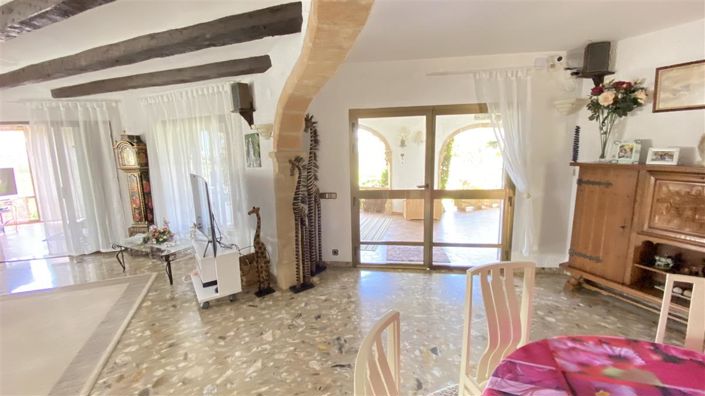 Image No.6-18 Bed Villa for sale