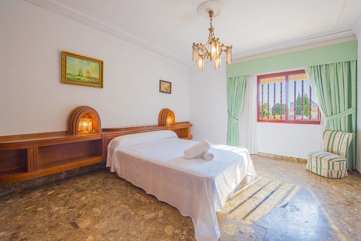 Image No.18-11 Bed Villa for sale