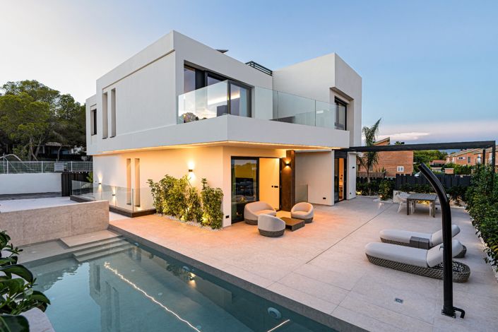 Image No.1-4 Bed Villa for sale