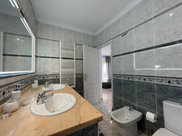 Image No.17-4 Bed Villa for sale