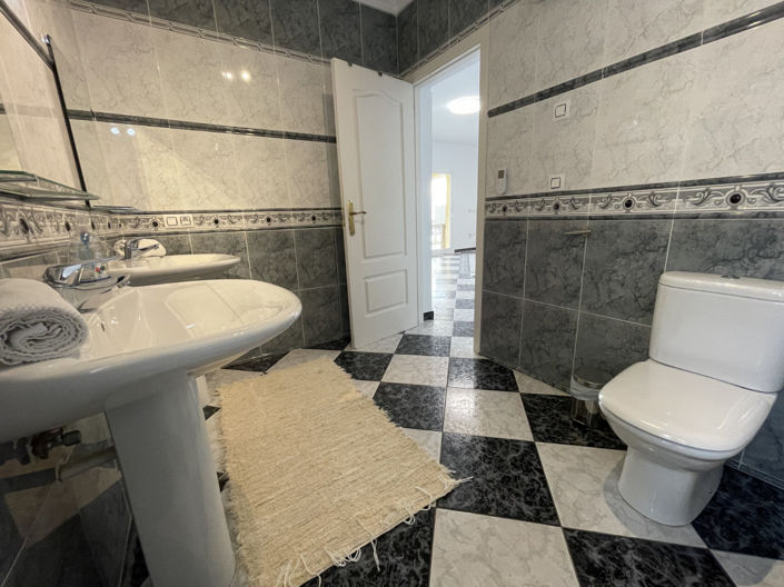 Image No.31-4 Bed Villa for sale