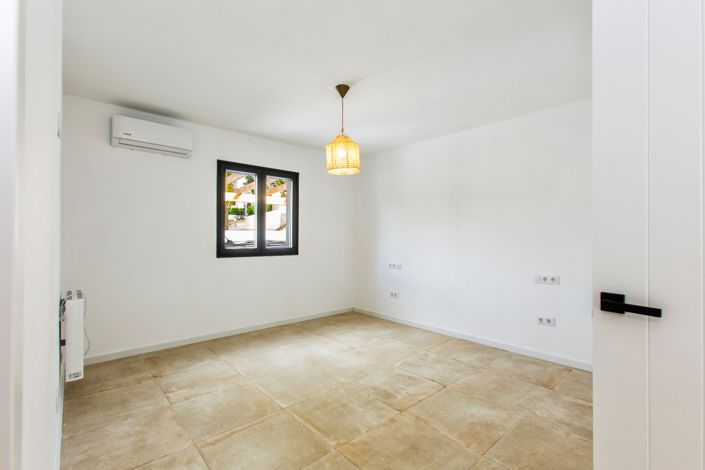 Image No.18-4 Bed Villa for sale