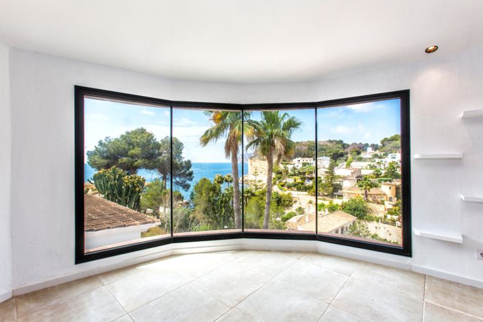 Image No.2-4 Bed Villa for sale