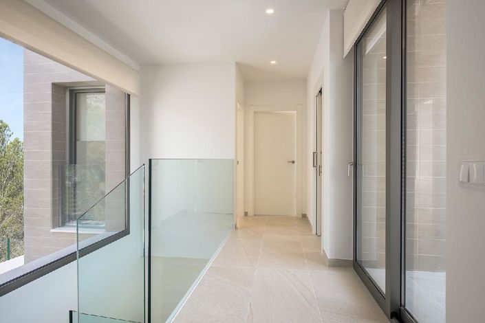 Image No.8-4 Bed Villa for sale