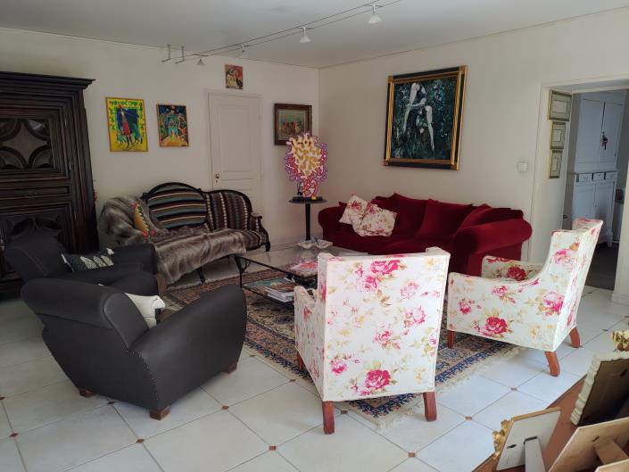 Image No.6-9 Bed Property for sale