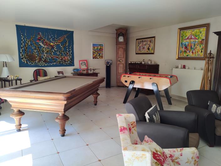 Image No.3-9 Bed Property for sale