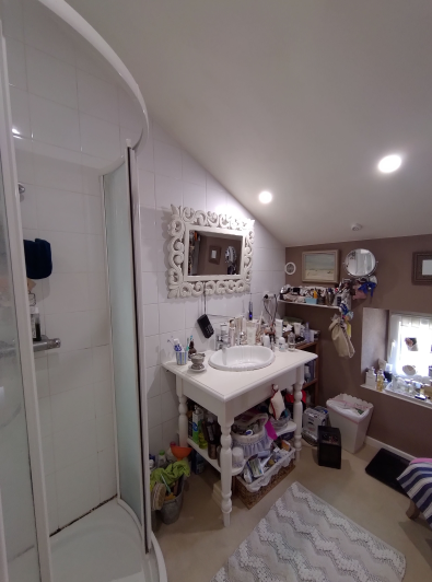 Image No.15-9 Bed Property for sale