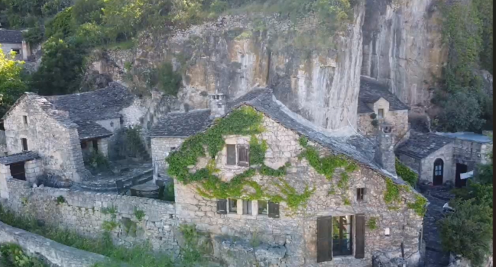 Image No.3-3 Bed Property for sale