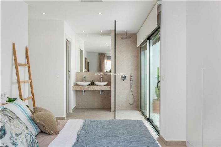 Image No.20-3 Bed Villa for sale