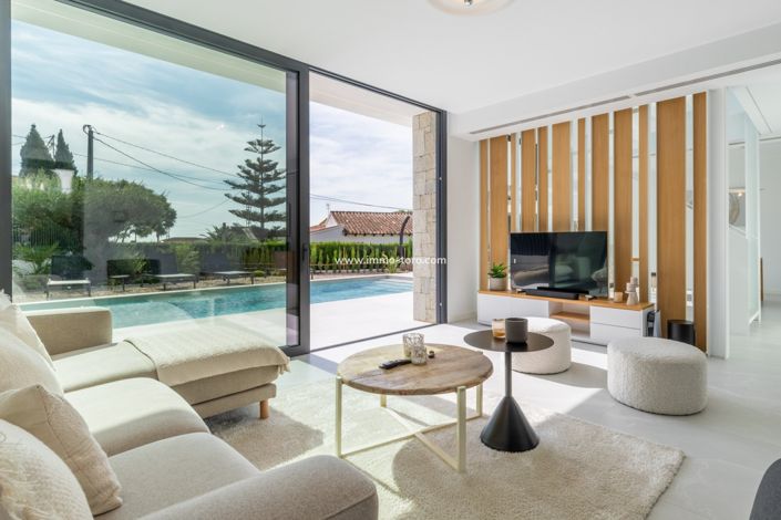 Image No.2-4 Bed Villa for sale