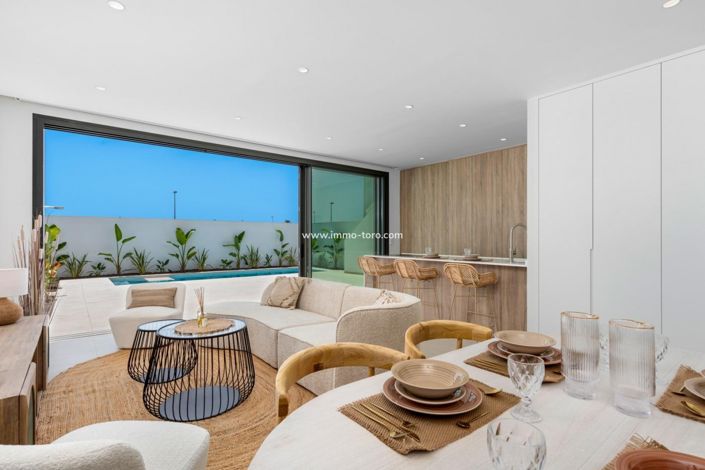 Image No.15-3 Bed Property for sale