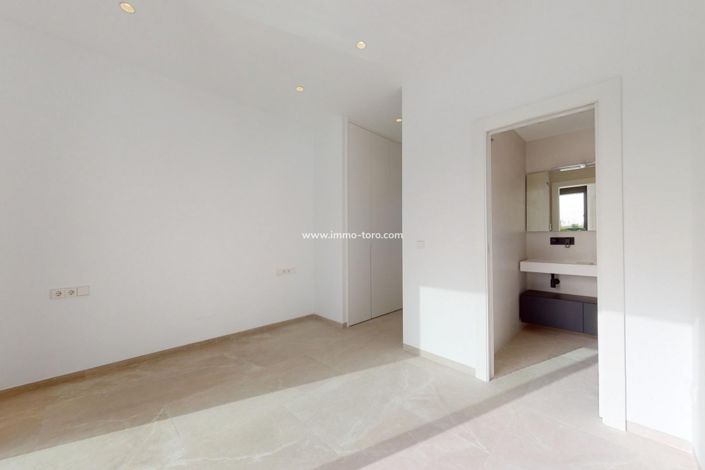 Image No.18-3 Bed Villa for sale