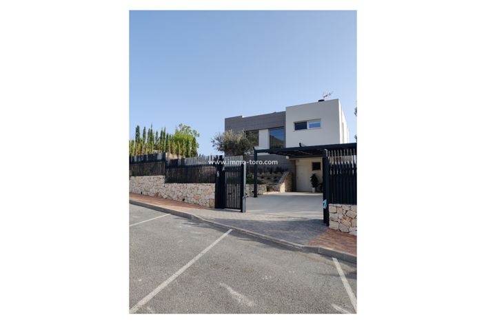 Image No.7-3 Bed Villa for sale