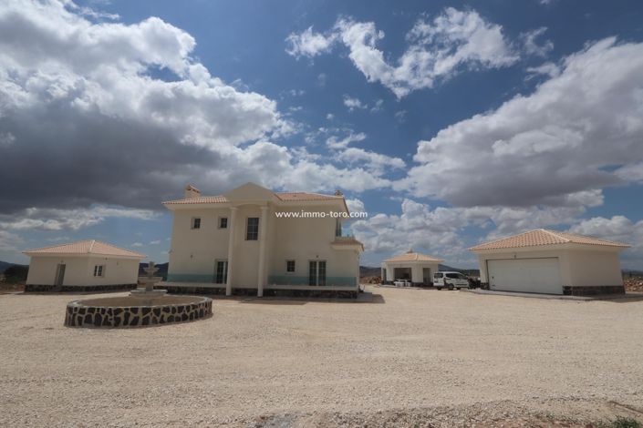 Image No.10-4 Bed Villa for sale