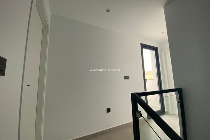 Image No.10-3 Bed Villa for sale