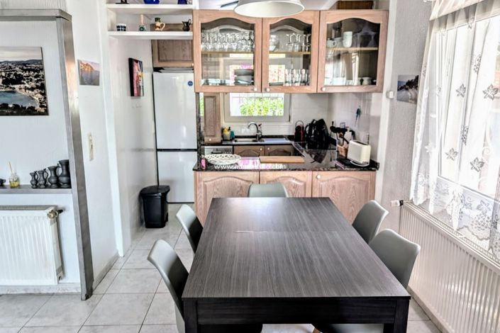 Image No.10-3 Bed Property for sale