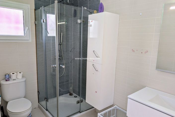 Image No.19-3 Bed Property for sale