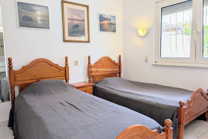 Image No.21-3 Bed Property for sale