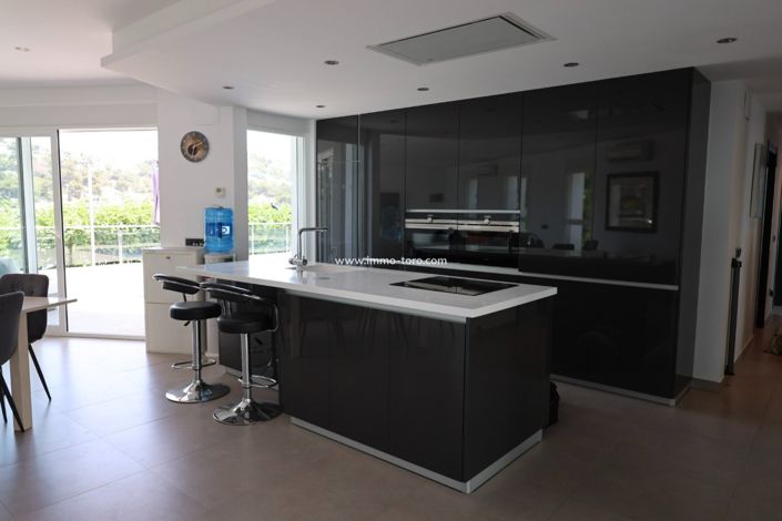 Image No.10-5 Bed Villa for sale