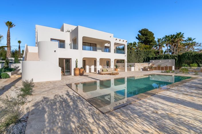 Image No.1-5 Bed Villa for sale