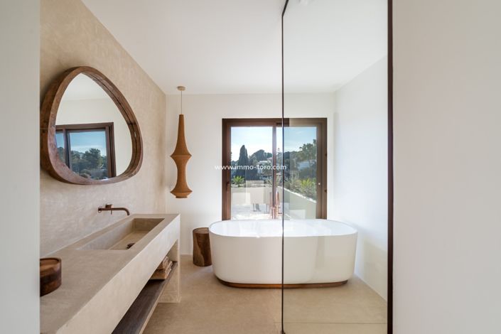 Image No.5-5 Bed Villa for sale