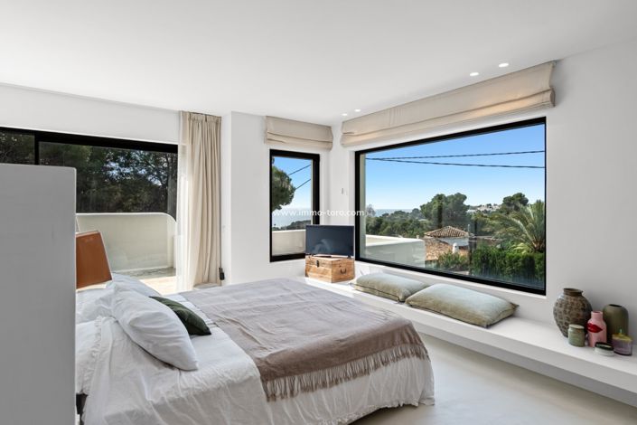 Image No.12-4 Bed Villa for sale