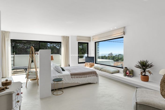 Image No.4-4 Bed Villa for sale