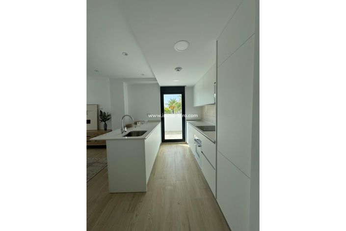 Image No.21-2 Bed Property for sale