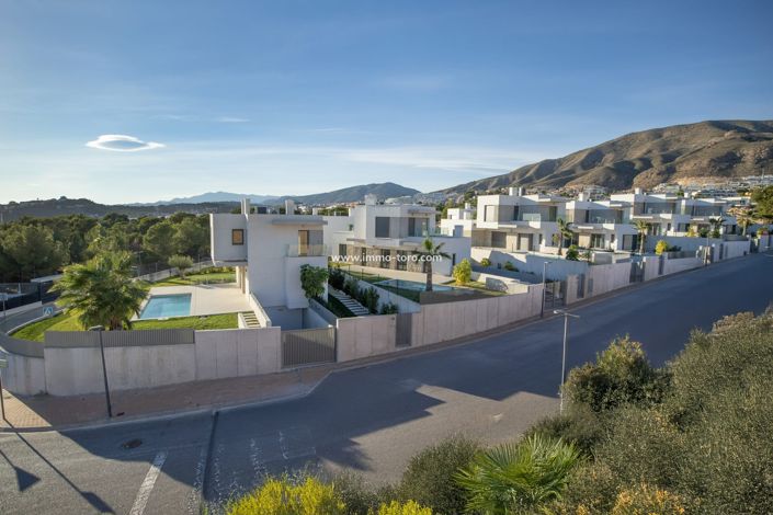 Image No.1-2 Bed Villa for sale