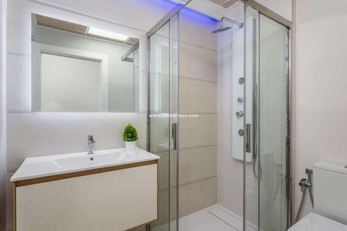 Image No.14-3 Bed Property for sale