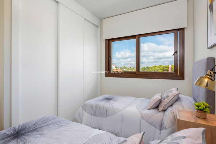 Image No.16-3 Bed Property for sale